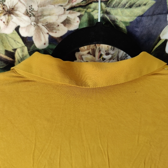 Yellow polkadot bubble cap sleeve blouse LG - Picture 5 of 5